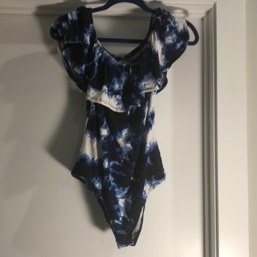 Bodysuit with blue white and black colors off shoulders